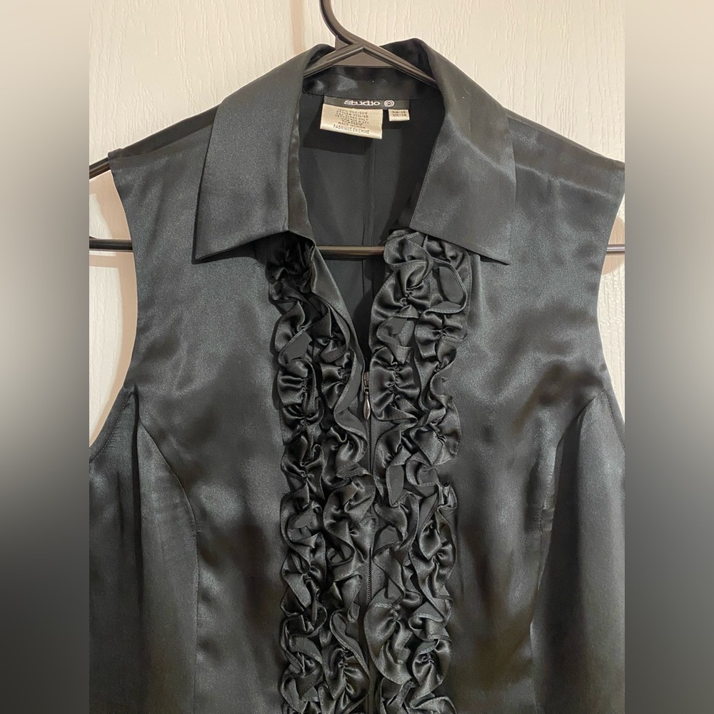 Studio 100% Silk V-Neck Ruffled Sleeveless Collared Zippered Black Tank UK14 - Picture 2 of 8